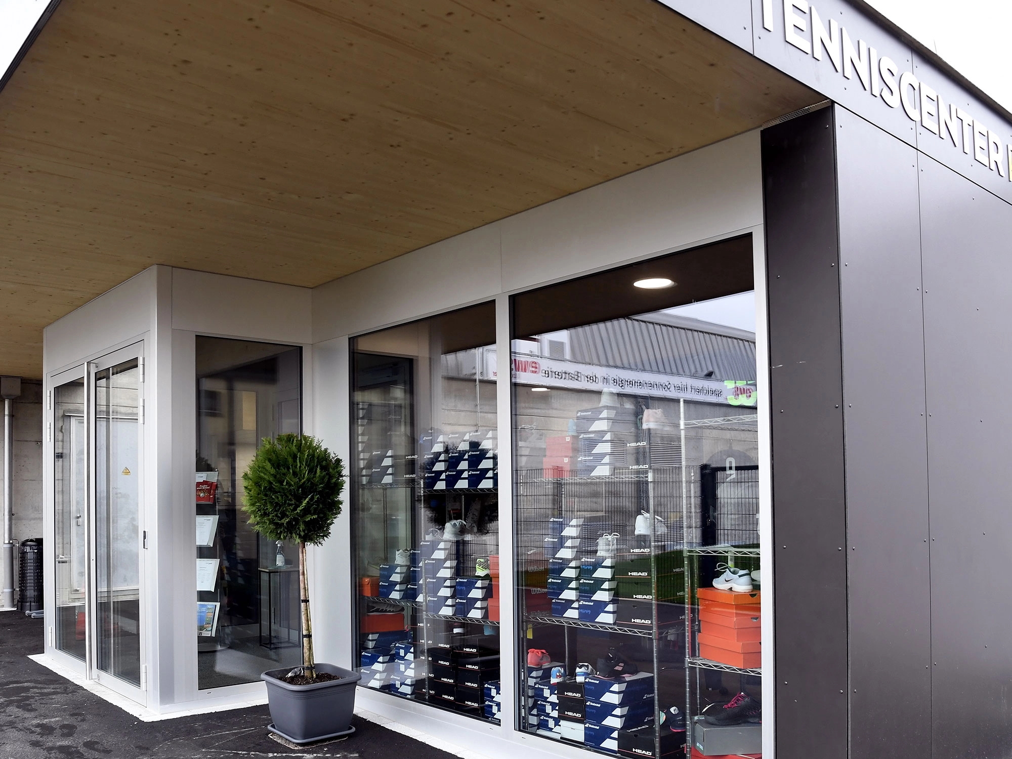 Professioneller Bespannungsservice Tenniscenter Reinach